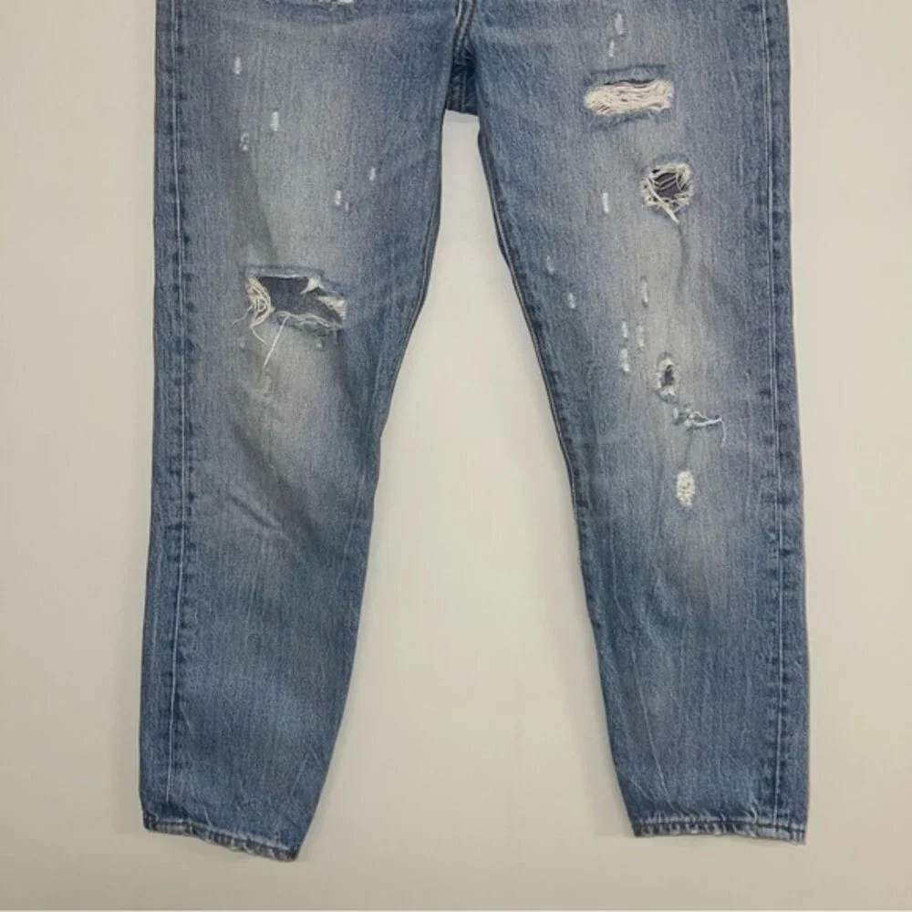 Levi’s Jeans Women's Size‎ 27 Wedgie Icon Fit High-Waist Distressed Tapered Leg
